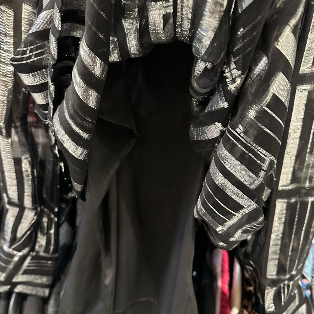 Chic Black And Silver Patterned Blouse Iro - image 3